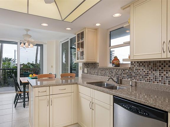 4th image of 1660 Gulf Blvd APT 306
