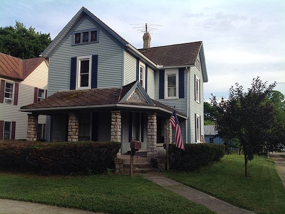 3rd image of 902 E Pearl St