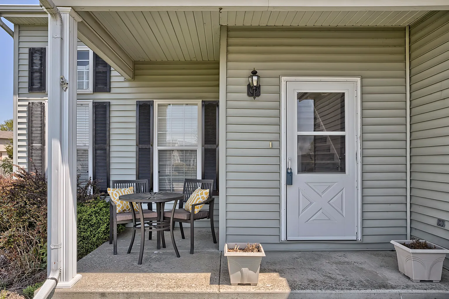 902 Cyndy Ln photo 1