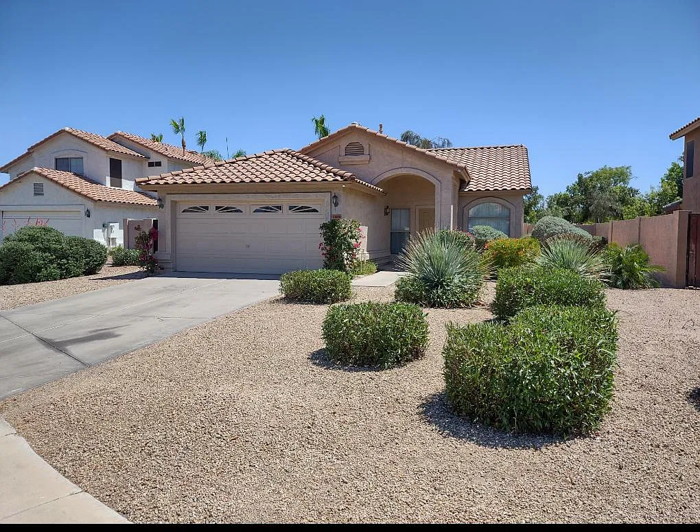 3 bed, 1385 sqft, $2,300 — Photo 4
