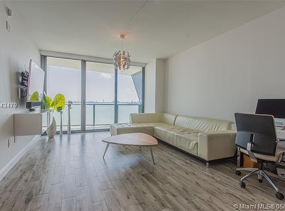 4th image of 460 NE 28th St APT 1103