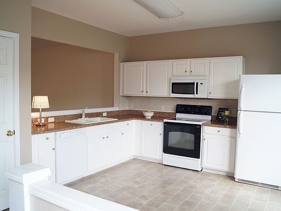 3rd image of 2778 Thornbush Ct