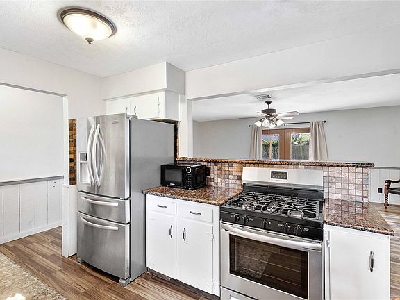 3rd image of 326 Broad Ripple Dr