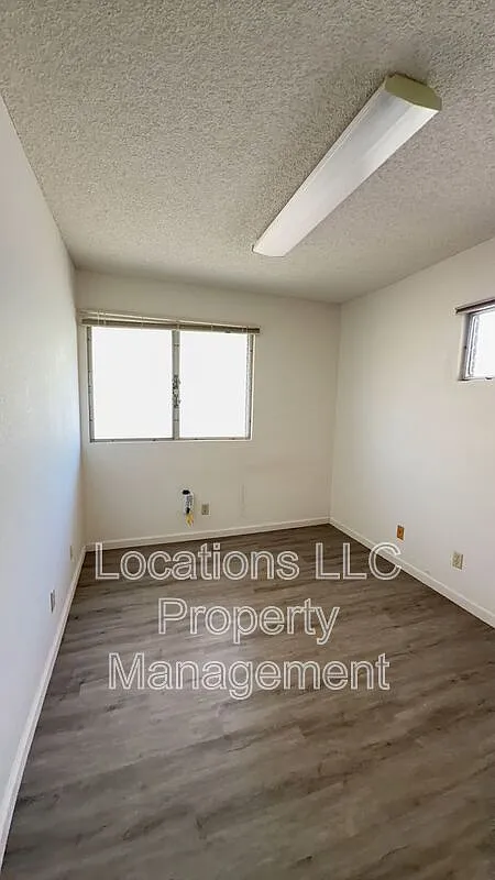 3 bed, 1.5 bath, 914 sqft, $3,600 — Photo 3