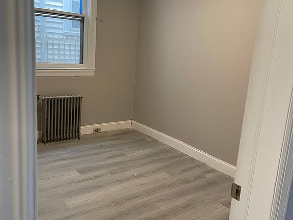 4th image of 122 Lake St