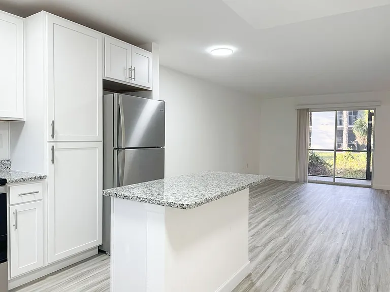 11970 Palm Bay Ct — Photo 4
