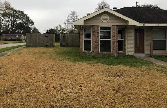 3rd image of 1809 Fairway Dr