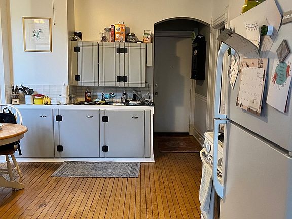5th image of 1521 W Superior St #2F