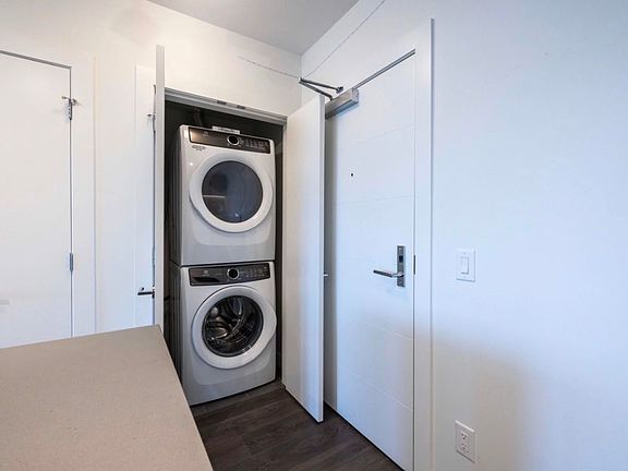 5th image of 525 Foster Ave #14