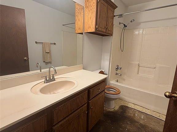 2nd image of 2020 Grassland Dr