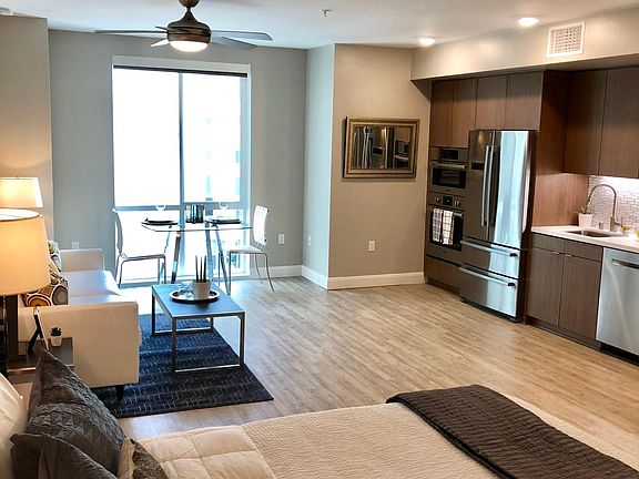 4th image of 949 W Hawthorn St #613