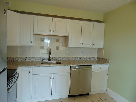 2nd image of 200 Cove Way Unit 920