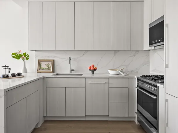 379 Ocean Parkway image 3 of 7