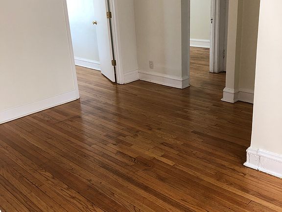 4th image of 5558 N Sawyer Ave APT 3