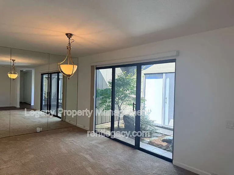 255 Munroe St — Photo 15