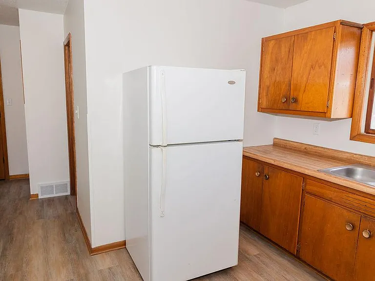 419 E Watrous Ave — Photo 7