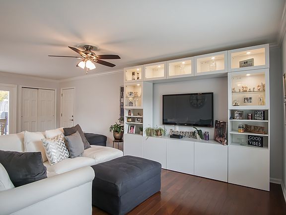 4th image of 624 Lakeview Ct