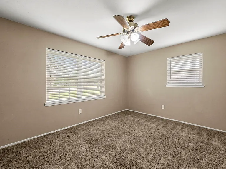436 Topeka Dr — Photo 14