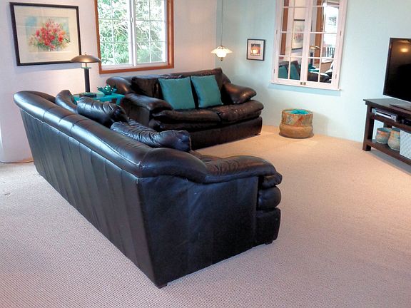 open concept live/dine/kitch