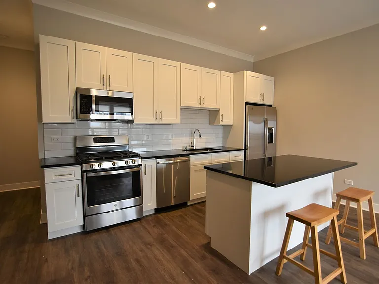 927 W. Irving Park — Photo 56
