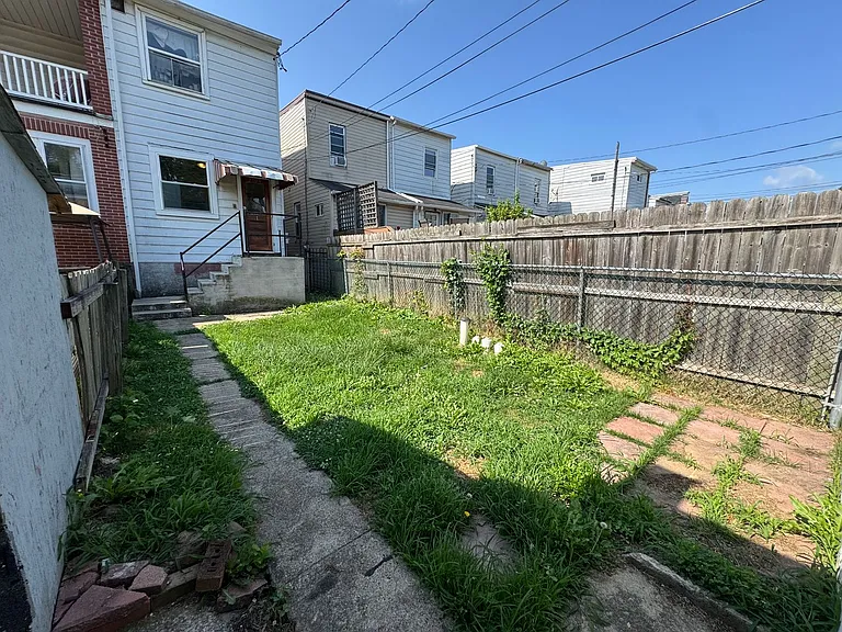2104 Glendale Ave — Photo 15