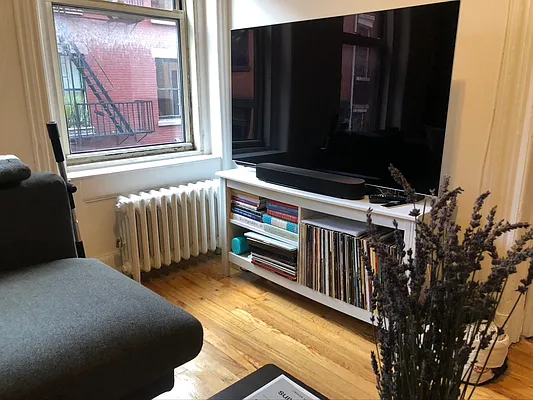 Rented by LJ Sloane Management | media 37