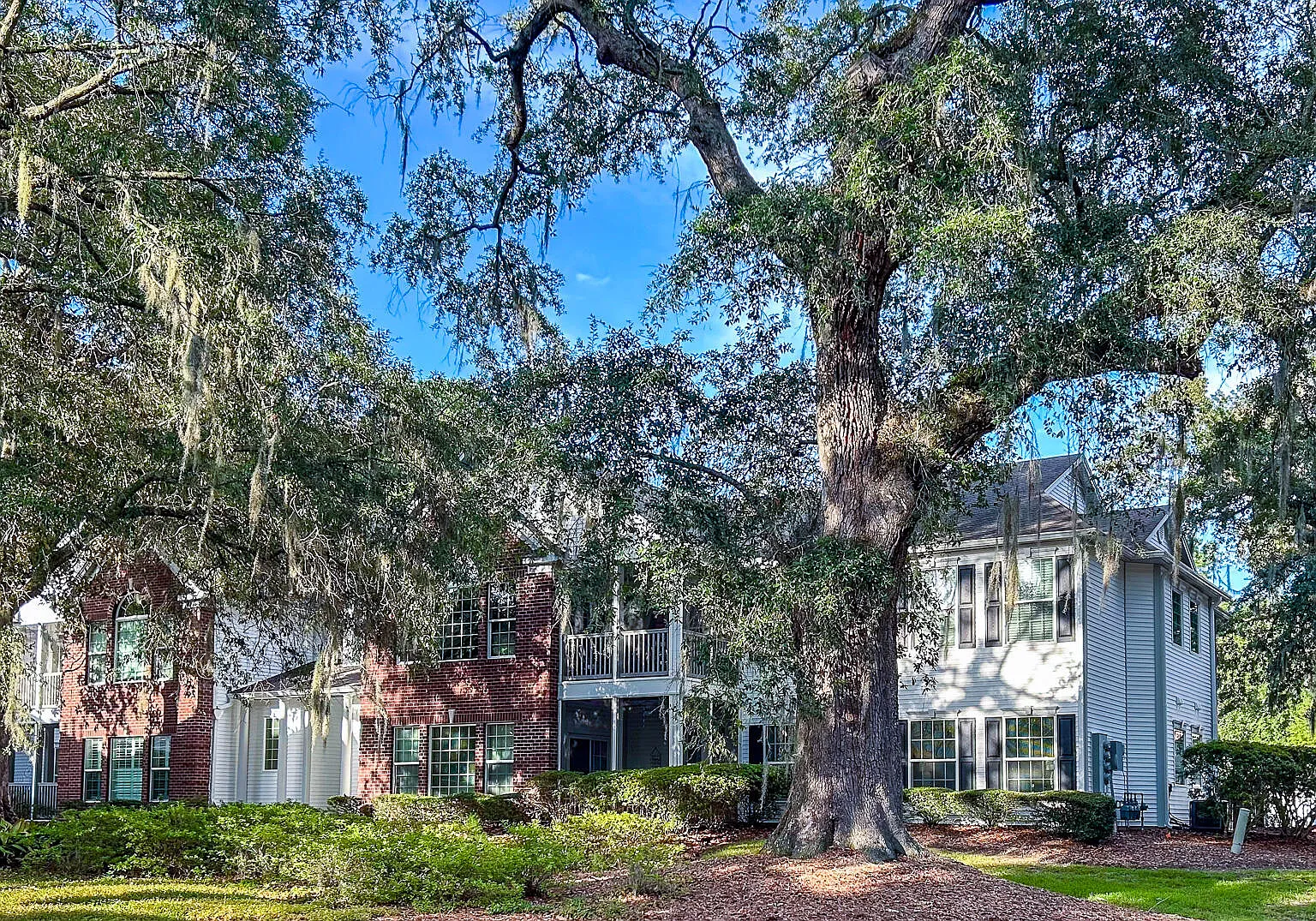 2 bed, 2.0 bath, 1624 sqft, $2,000 — Photo 1