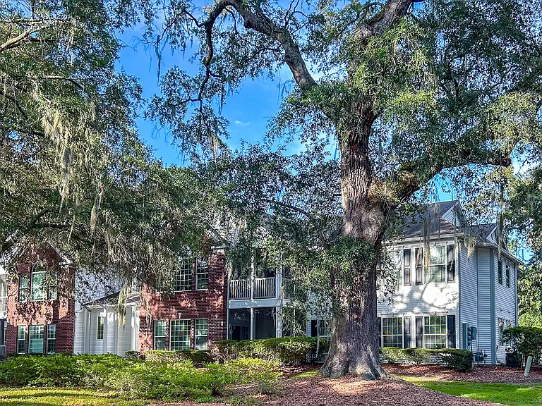147 Golf View Ln — Photo 1