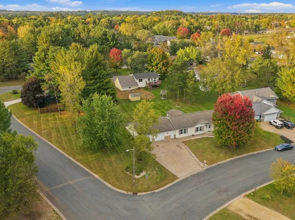 1027 Prairie Circle, Menomonie, WI 54751