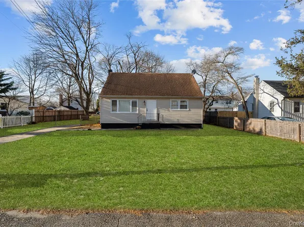 193 N Arizona Rd, West Babylon, NY 11704