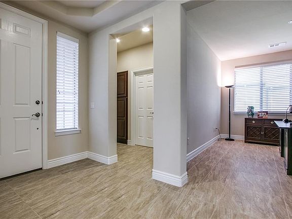 5th image of 9709 Orangewood Trl