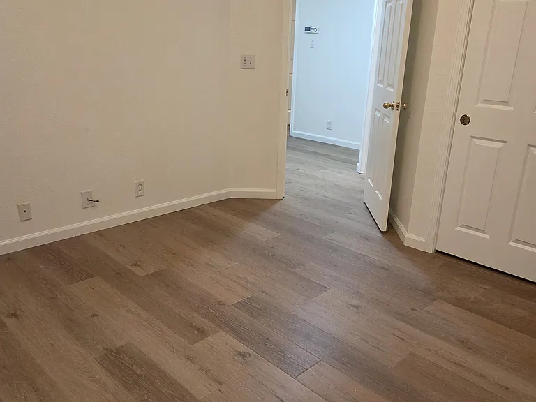 1009 Southampton Dr — Photo 12