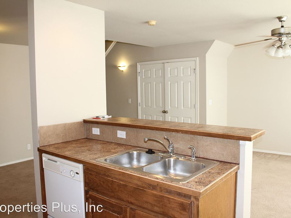 1st image of 2917 Creekside Dr