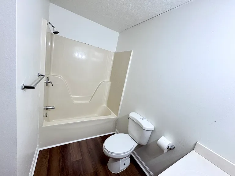 104 Windham Ave — Photo 4