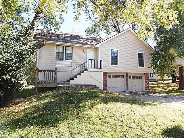 1st image of 611 Thieme St