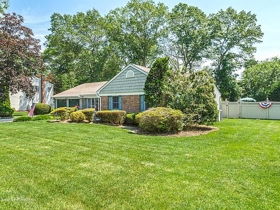 2nd image of 39 Summercress Ln
