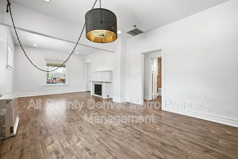 3 bed, 2.0 bath, 1327 sqft, $3,000 — Photo 3