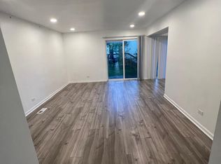 262 Juniper Ln, Bolingbrook, IL 60440