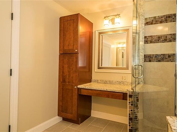 3rd image of 27 Nichols Ln