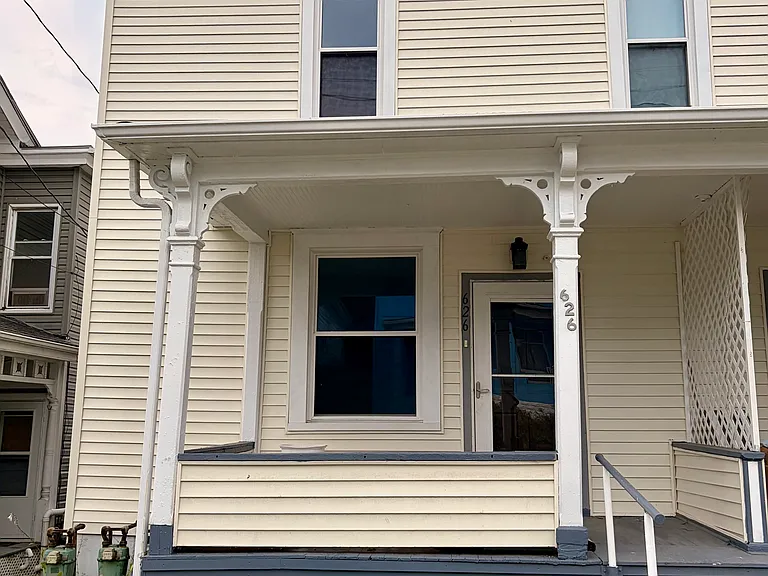 626 Walnut St #2 — Photo 8