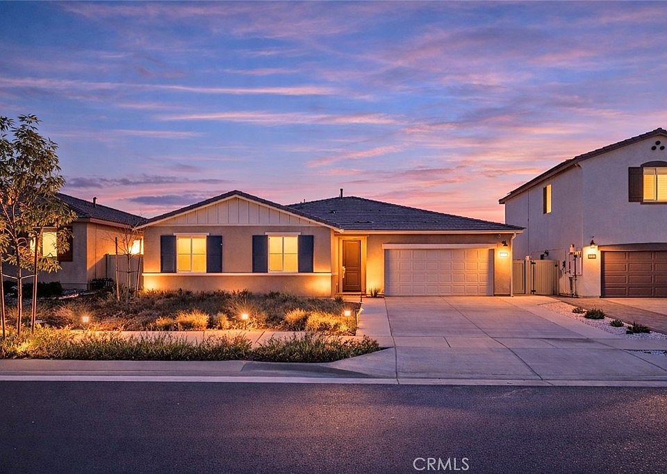 1st image of 1001 Pomelo Ave