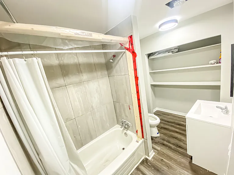 51 King St W #302 — Photo 10