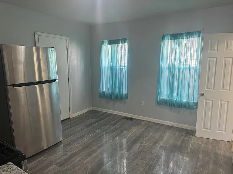 26 Lafayette St #2R — Photo 2