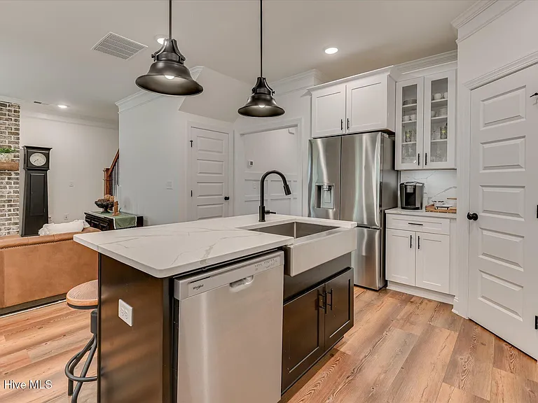 2049 Warbler Dr — Photo 21
