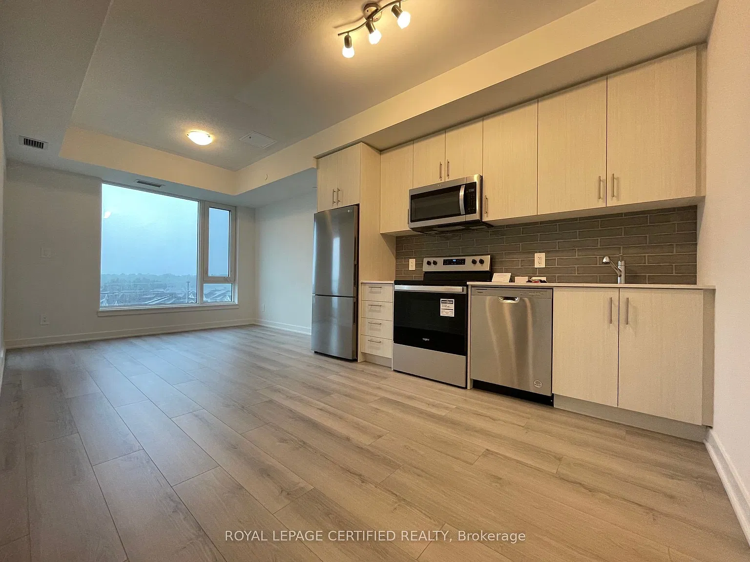 MV1 Condos — Photo 3