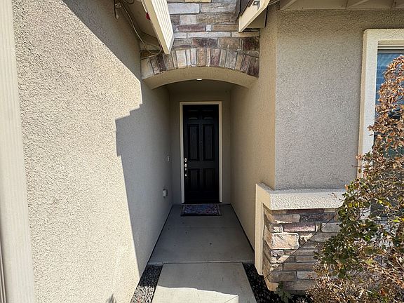 4th image of 2118 N Silvervale Ct
