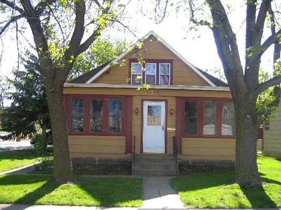 5th image of 124 1st Ave NE