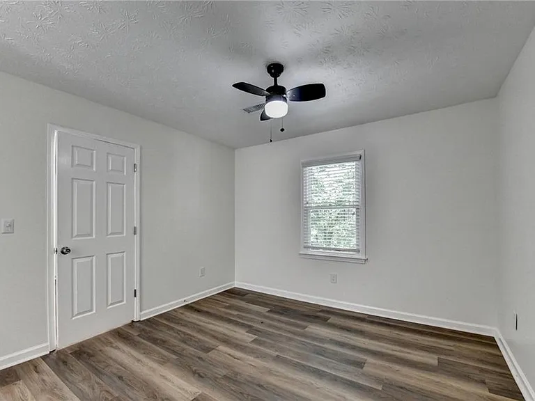 1530 Plunketts Rd — Photo 36