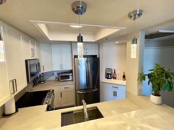 Coffee and bar area along with plenty of kitchen storage.