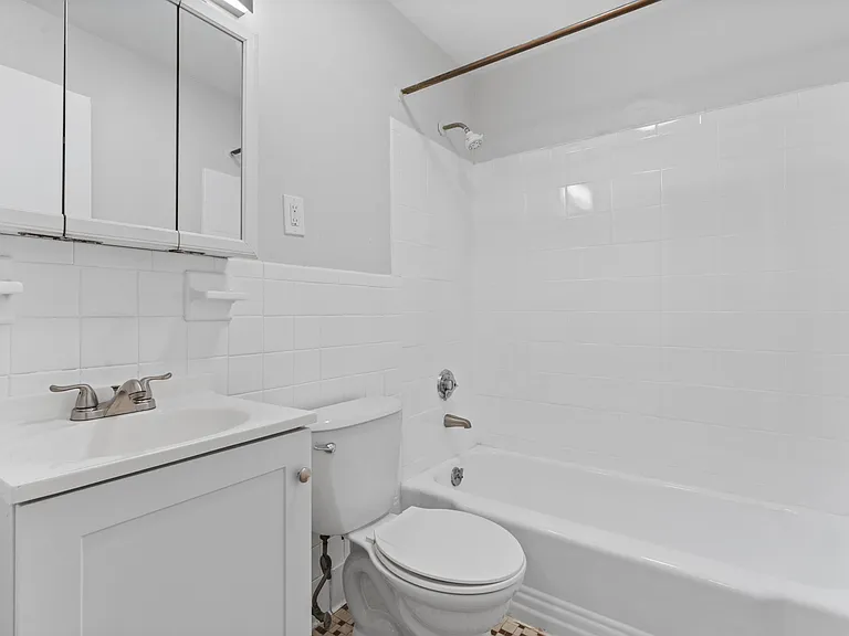 580 Cummins Hwy #16 — Photo 6